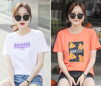 Tricou de damă cu mâneci scurte inscripție și aplicații 2 piese într-un set