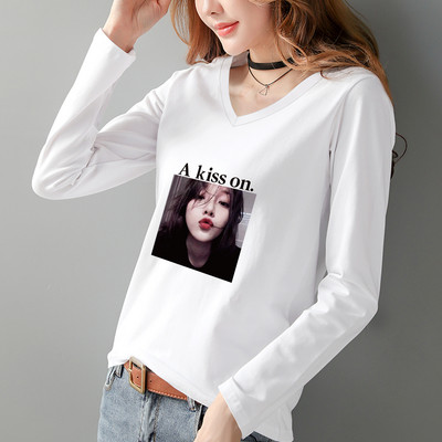 Γυναικεία μπλούζα με μακριά μανίκια V λαιμόκοψη και πολύχρωμη απλικέ