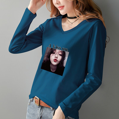 Γυναικεία μπλούζα με μακριά μανίκια V λαιμόκοψη και πολύχρωμη απλικέ