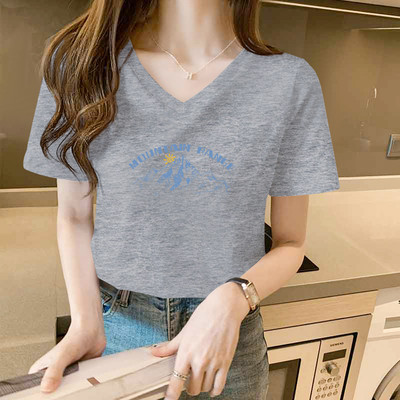 Γυναικείο t-shirt με στάμπα και λαιμόκοψη spitz