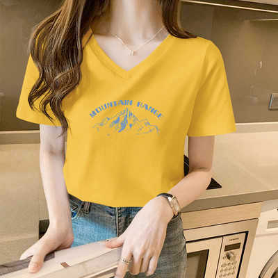 Γυναικείο t-shirt με στάμπα και λαιμόκοψη spitz