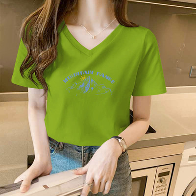 Γυναικείο t-shirt με στάμπα και λαιμόκοψη spitz