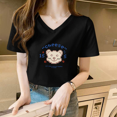 Γυναικείο t-shirt με στάμπα και λαιμόκοψη spitz