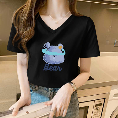 Γυναικείο t-shirt με στάμπα και λαιμόκοψη spitz