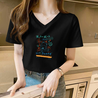 Γυναικείο t-shirt με στάμπα και λαιμόκοψη spitz