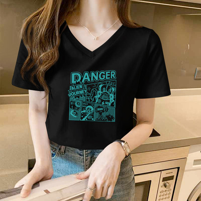 Γυναικείο t-shirt με στάμπα και λαιμόκοψη spitz