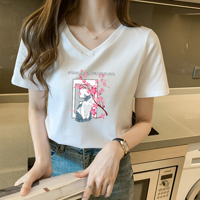 Γυναικείο t-shirt με στάμπα και λαιμόκοψη spitz