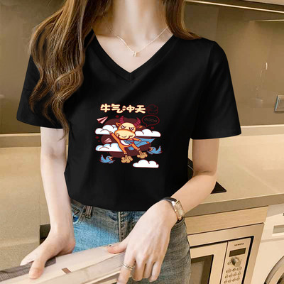 Γυναικείο t-shirt με στάμπα και λαιμόκοψη spitz