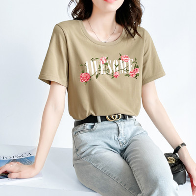 Casual t-shirt με έγχρωμη απλικέ και οβάλ λαιμόκοψη για γυναίκες