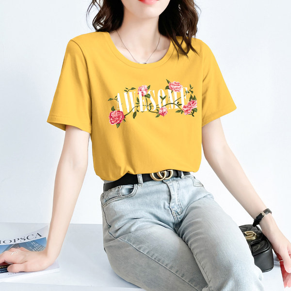 Casual t-shirt με έγχρωμη απλικέ και οβάλ λαιμόκοψη για γυναίκες