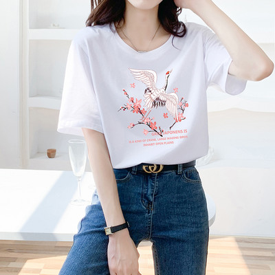 Φαρδύ γυναικείο μπλουζάκι με στρογγυλή λαιμόκοψη