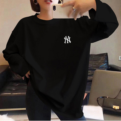 Γυναικεία φαρδιά μπλούζα με στρογγυλή λαιμόκοψη και απλικέ