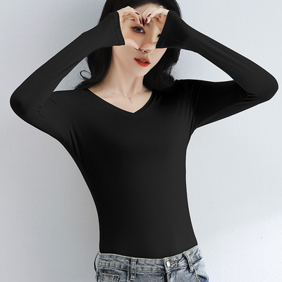 Moderna ženska jednobojna bluza sa špic izrezom