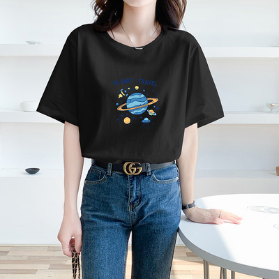 Casual t-shirt με στάμπα και οβάλ λαιμόκοψη - για γυναίκες