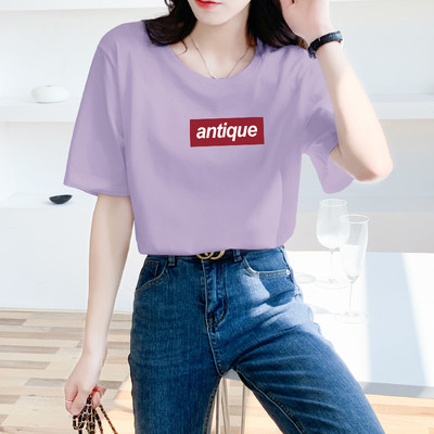 Casual T-shirt με επιγραφή και κοντό μανίκι - για γυναίκες