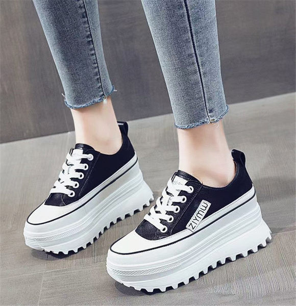 Stiilsed naiste tossud ökonahast platvormil