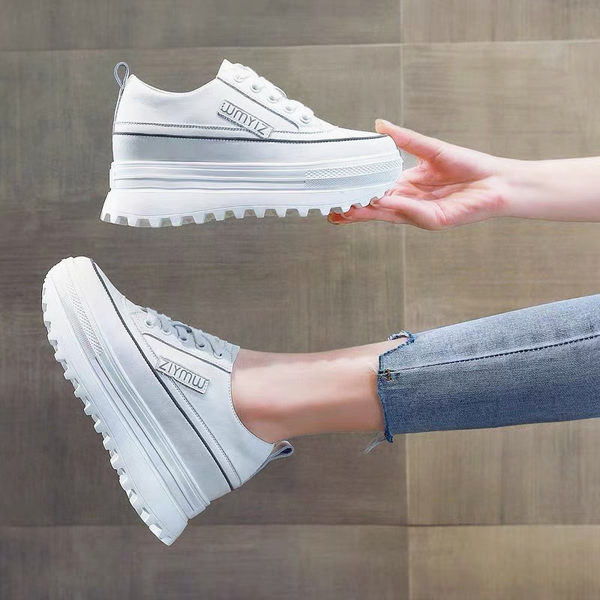 Stiilsed naiste tossud ökonahast platvormil