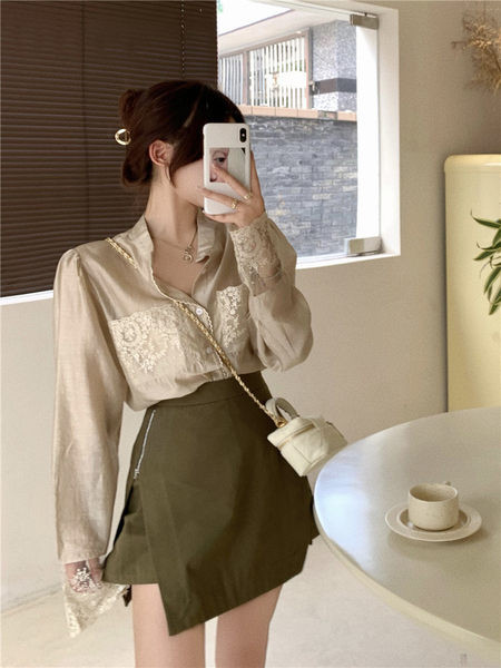 Ženska košulja s klasičnim ovratnikom i čipkom