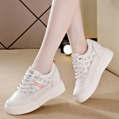 Μοντέρνα γυναικεία sneakers με κέντημα σε ψηλή σόλα