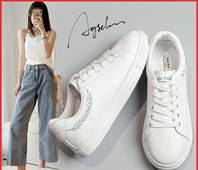 Σύγχρονα γυναικεία sneakers σε δύο μοντέλα με επίπεδη σόλα