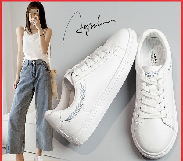 Σύγχρονα γυναικεία sneakers σε δύο μοντέλα με επίπεδη σόλα