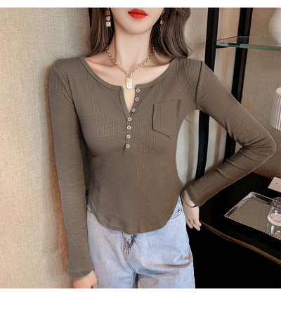 Γυναικεία μπλούζα από κοτλέ με τσέπη και βαθιά λαιμόκοψη