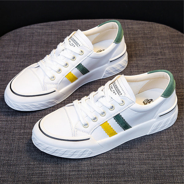 Γυναικεία sneakers με φλατ σόλα - λευκό χρώμα