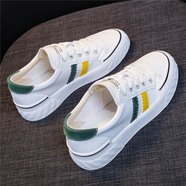 Γυναικεία sneakers με φλατ σόλα - λευκό χρώμα