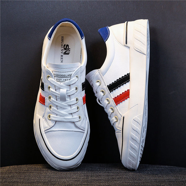 Γυναικεία sneakers με φλατ σόλα - λευκό χρώμα