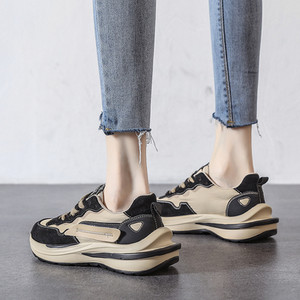 Νέο μοντέλο γυναικεία sneakers με κορδόνια - δύο μοντέλα