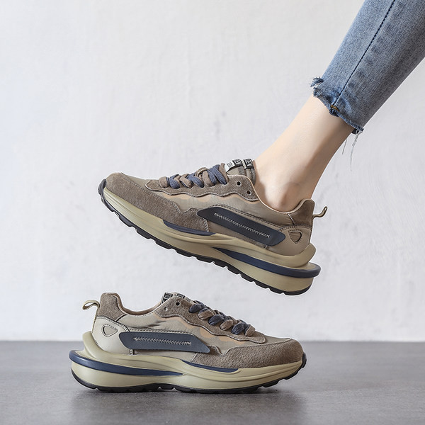 Νέο μοντέλο γυναικεία sneakers με κορδόνια - δύο μοντέλα