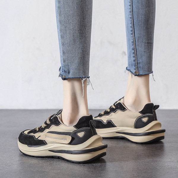 Νέο μοντέλο γυναικεία sneakers με κορδόνια - δύο μοντέλα