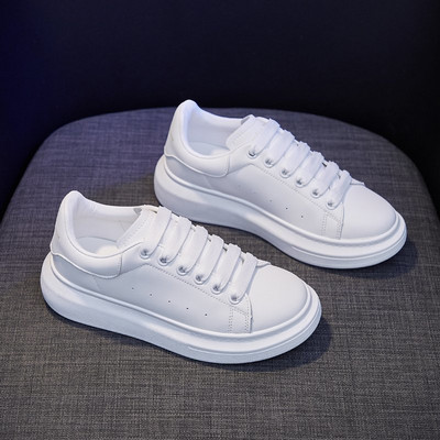 Γυναικεία casual sneakers με κορδόνια σε λευκό χρώμα