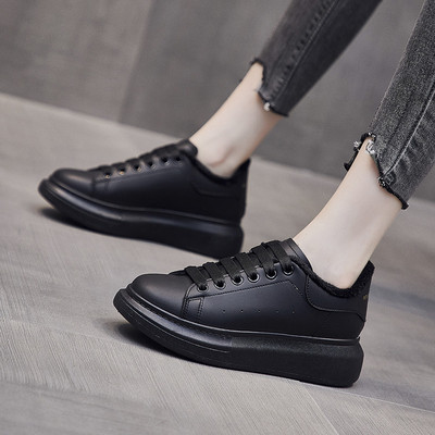 Γυναικεία casual sneakers με κορδόνια σε λευκό χρώμα