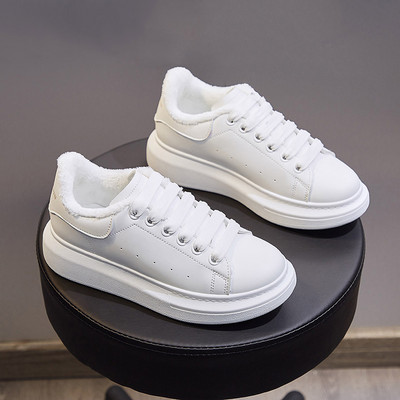 Γυναικεία casual sneakers με κορδόνια σε λευκό χρώμα