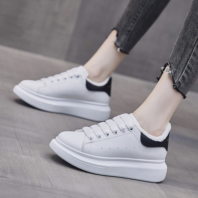 Γυναικεία casual sneakers με κορδόνια σε λευκό χρώμα