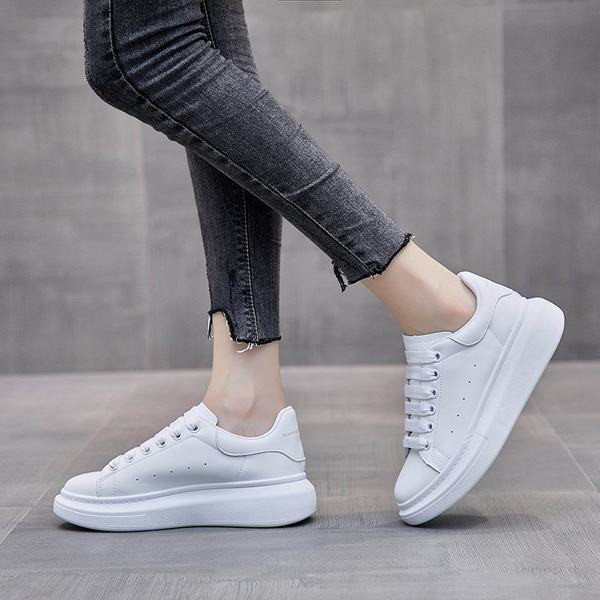 Γυναικεία casual sneakers με κορδόνια σε λευκό χρώμα
