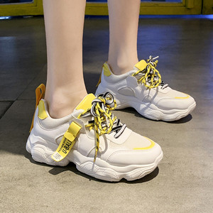 Σύγχρονα γυναικεία πάνινα παπούτσια με τραχιά μονόχρωμη σόλα