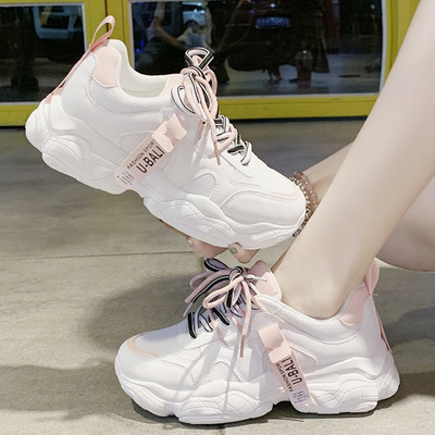 Σύγχρονα γυναικεία πάνινα παπούτσια με τραχιά μονόχρωμη σόλα