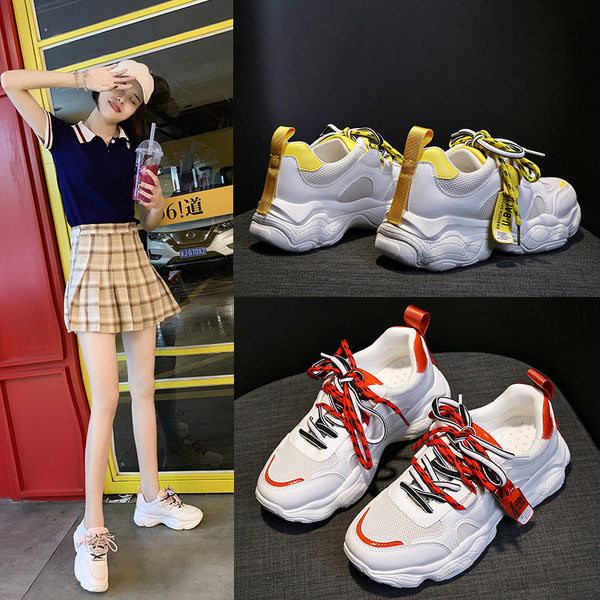 Σύγχρονα γυναικεία πάνινα παπούτσια με τραχιά μονόχρωμη σόλα