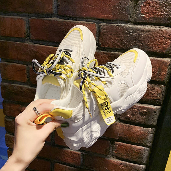 Σύγχρονα γυναικεία πάνινα παπούτσια με τραχιά μονόχρωμη σόλα