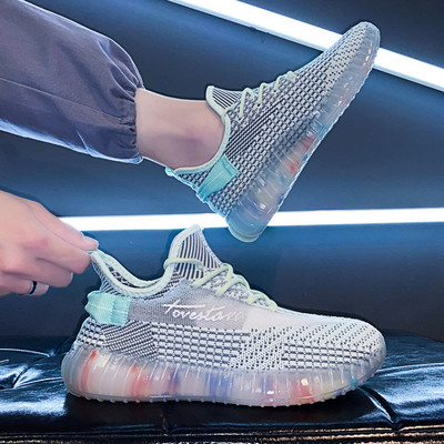 Värvilise tekstiilist tallaga meeste tossud