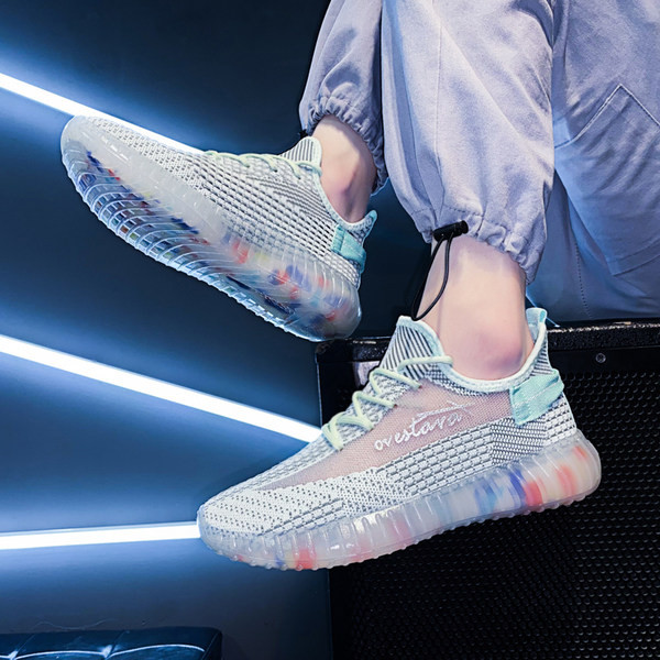 Värvilise tekstiilist tallaga meeste tossud