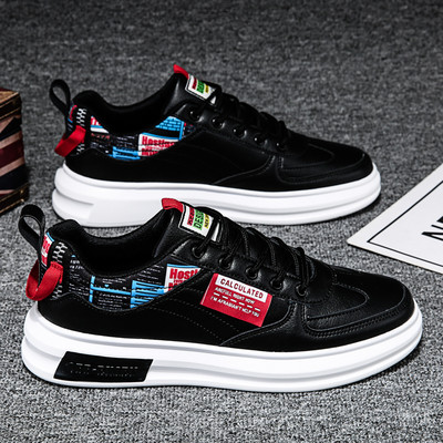 Novi model kožnih tenisica sa ravnim đonom u bijeloj i crnoj boji