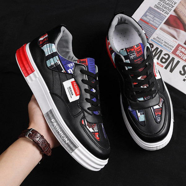 Novi model kožnih tenisica sa ravnim đonom u bijeloj i crnoj boji