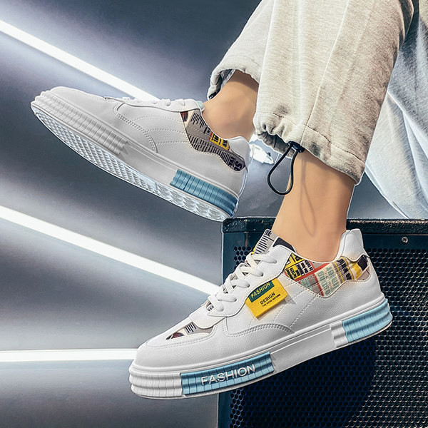 Novi model kožnih tenisica sa ravnim đonom u bijeloj i crnoj boji