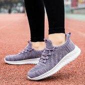 Adidași sport dintr-o rețea pentru bărbați și femei