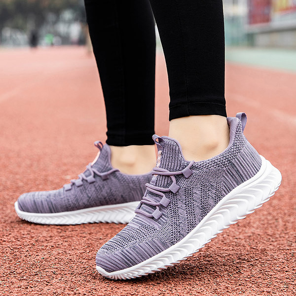 Adidași sport dintr-o rețea pentru bărbați și femei