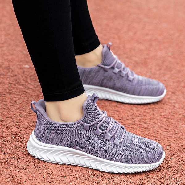 Adidași sport dintr-o rețea pentru bărbați și femei