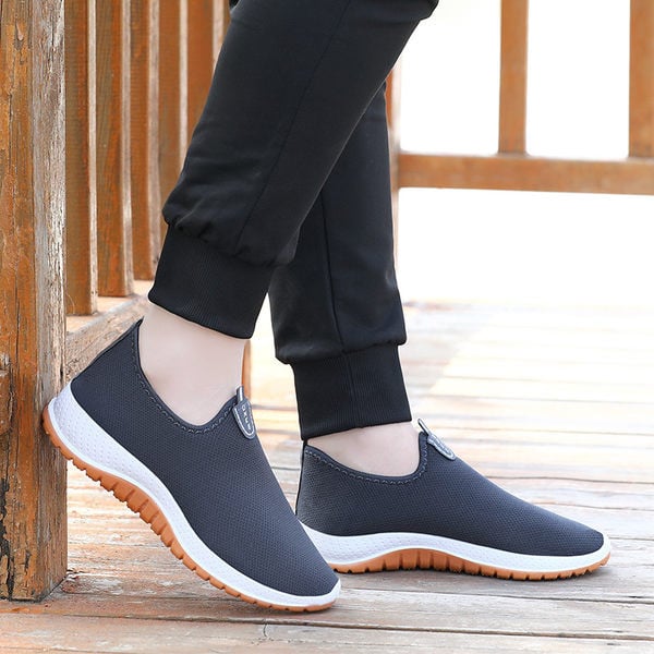 Meeste vabaaja tossud ilma kinnituseta - kaks mudelit